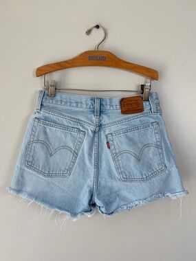 Levi’s Light Wash Wedgie Jean Shorts